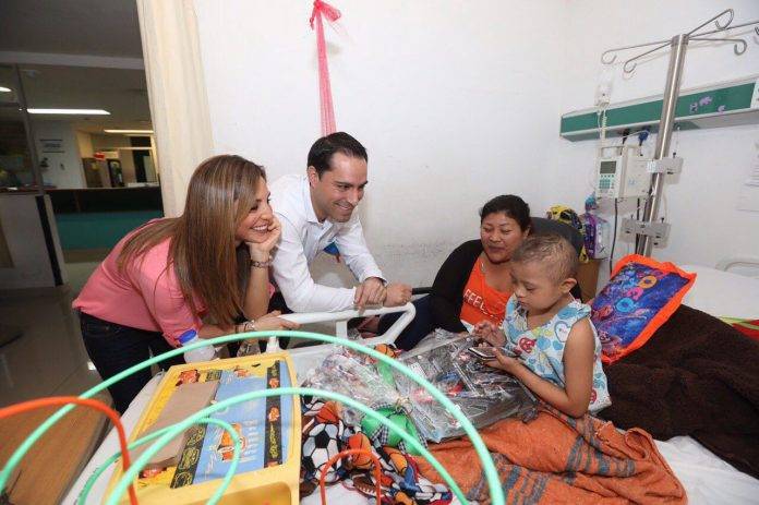 Altruismo y sonrisas a chavillos enfermos del hospital O’Horán