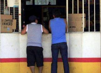Mexicanos gastan 16% por ciento de su aguinaldo en alcohol Superando a los ingleses, polacos y australianos, la población mexicana destina 16 por ciento de su aguinaldo para comprar bebidas alcohólicas.