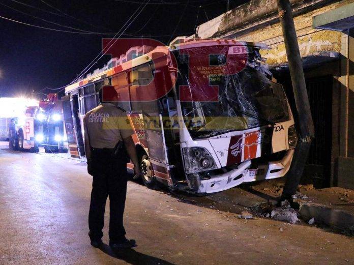 Destrozos al por mayor por culpa de un conductor ebrio