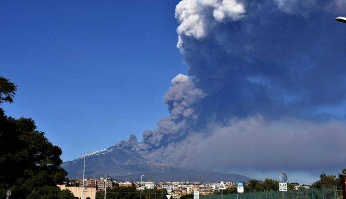 La Tierra 'despierta': hace erupción el volcán más activo y alto de Europa
