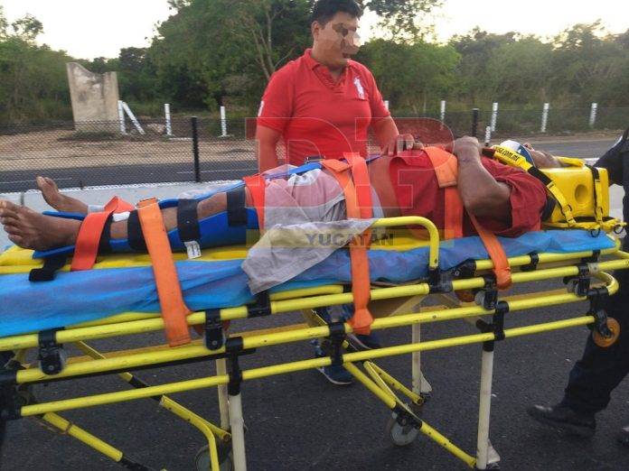 Motociclista chocado terminó con una pierna rota