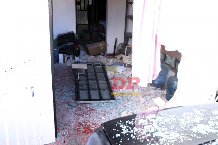 Un vecino le hizo a otro una entrada nueva en su casa y gratuita.