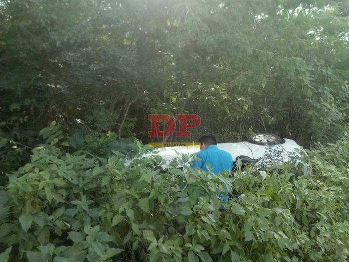 Maestro da 'volantín' con todo y nave en la carretera