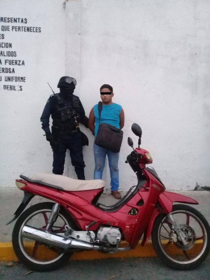 Ratita de moto no había avanzado mucho cuando le cayó la poli encima.
