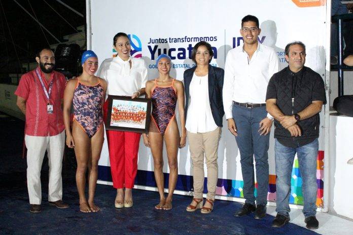 Karem Achach 'nadó' de felicidad en el marco de la primera Copa Yucatán de nado artístico