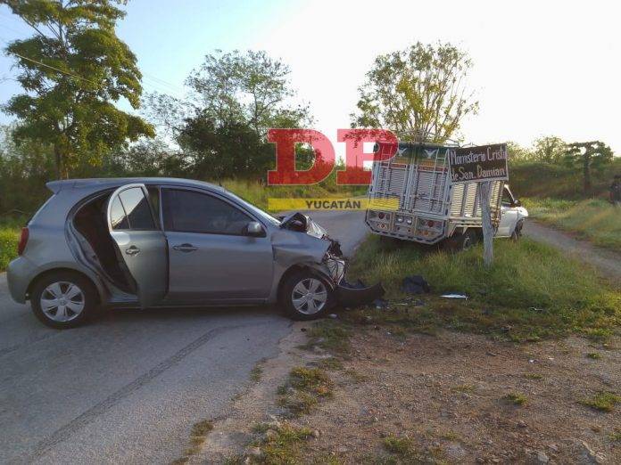 El vehículo de las religiosas fue impactado en un costado.