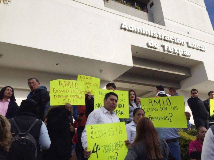 Despiden al menos a 2 mil personas del SAT; AMLO promete revisarlo
