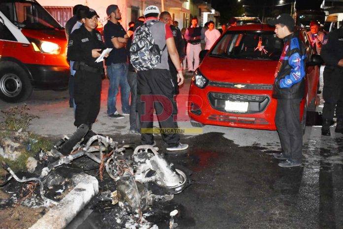 Motoneto se pasa el alto y termina con la nave calcinada