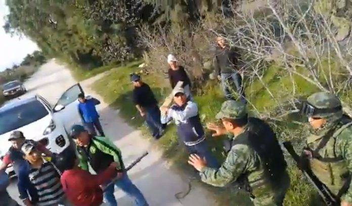 Presuntos huachicoleros agreden a elementos del Ejército y dañan vehículos militares
