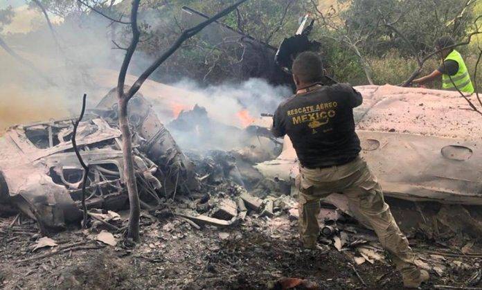 Mueren los dos tripulantes de avioneta que cayó en el Edomex