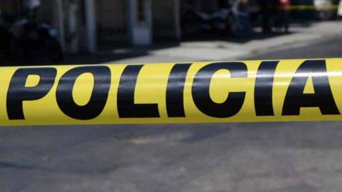 Balean a una persona y sus familiares atacan a paramédicos