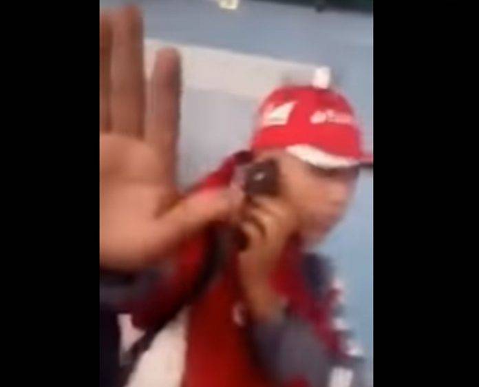Ladrón se indigna porque un ciudadano graba su arresto (video)