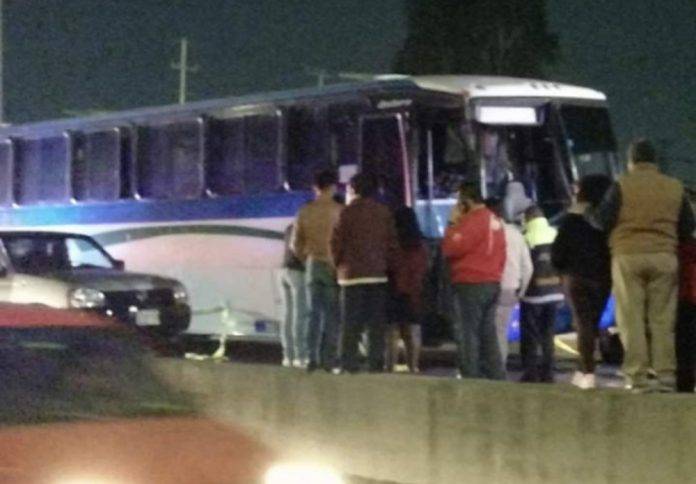 Impide que ladrones suban al autobús que guiaba, pero lo mataron
