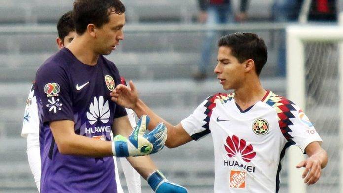 Diego Lainez jugaría en Ajax y entonces enfrentaría en la Eredivisie a su compatriota Chucky Lozano, del PSV.