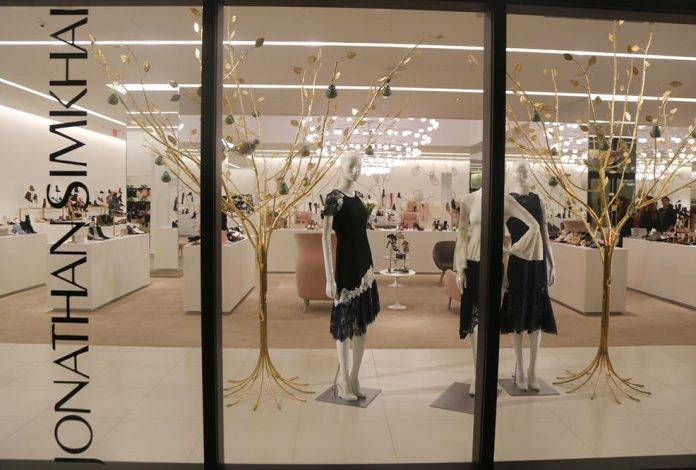 Un guardia de seguridad de la tienda Saks OFF 5th, en el Centro Comercial Rim de San Antonio, había acusado a Castro de llevarse ropa por un valor de hasta 700 dólares