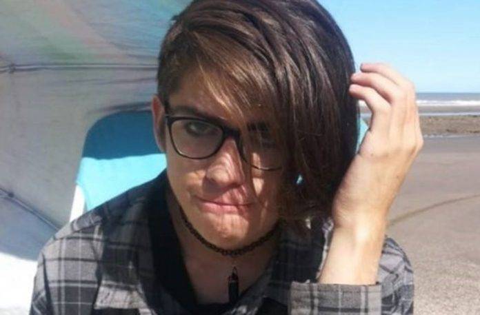 Joven de 18 años se suicida tras ser difamado en redes sociales