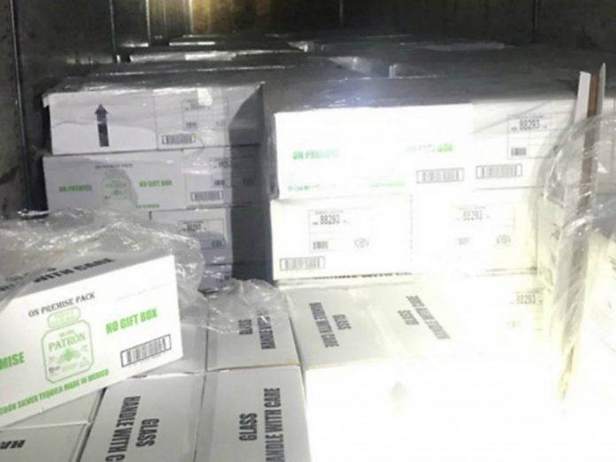 Arrestan a cuatro por robo de camión cargado con tequila