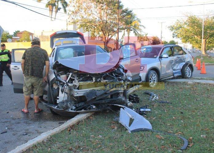 Autos de lujo quedan listos para el deshuesadero