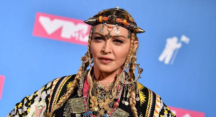 Brutal cambio de look de Madonna está ¡irreconocible!