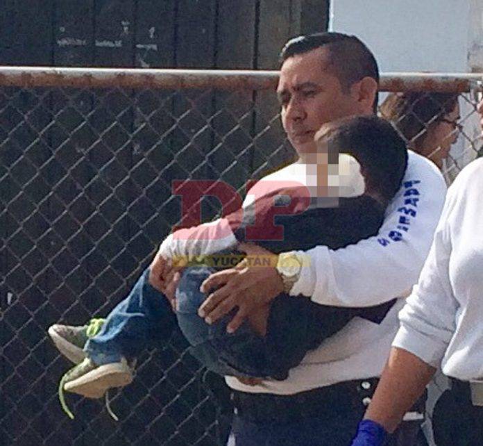 Chavito de kinder se parte la oreja, al caer mientras jugaba