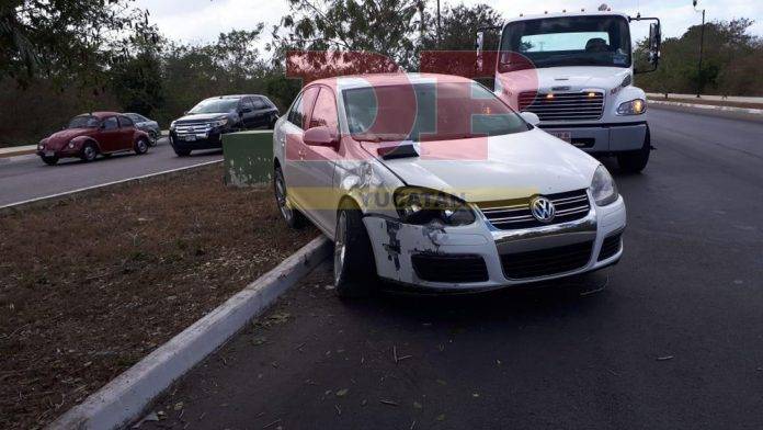 Brincó el camellón hasta salirse al otro carril
