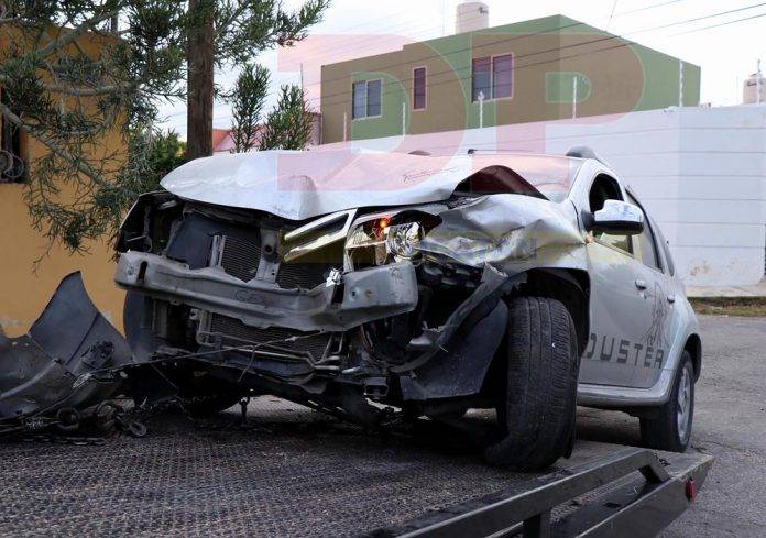 Guiadora distraída causa accidente con daños por miles de pesos