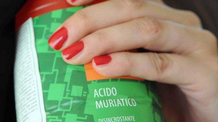 Se toma ácido muriático para matarse... pero no lo logró