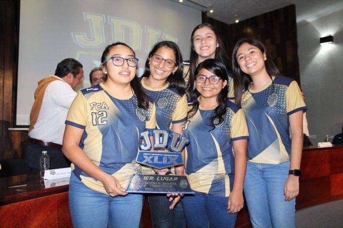 Universitarios con fiesta deportiva en la Uady