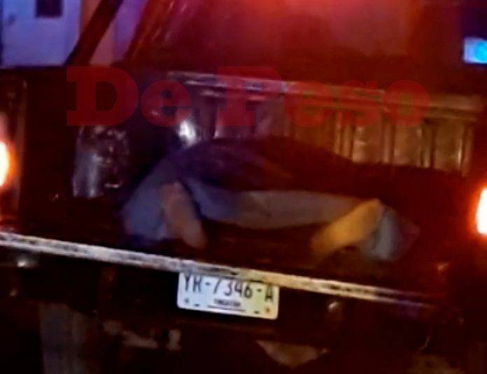 El joven era trasladado aún con vida al Centro de Salud de Ticul en una camioneta de la poli, pero murió en el trayecto.