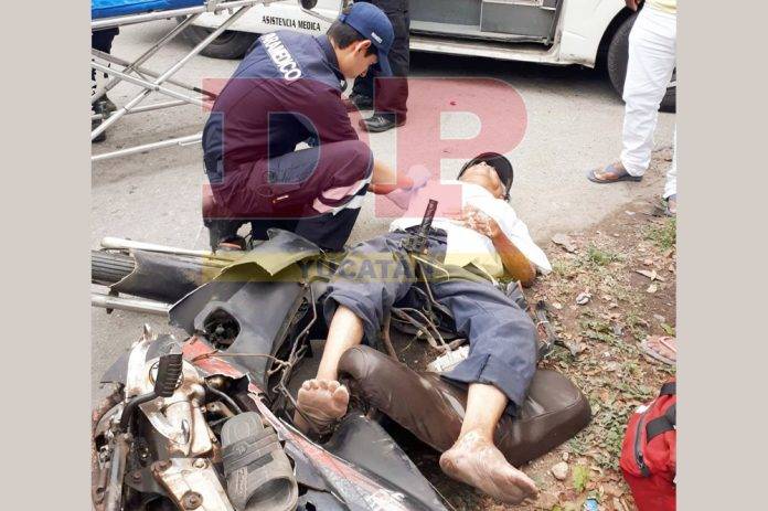 Moto y guiador quedan amolados al chocar contra vagoneta