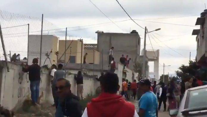 Vecinos arman cacería del presunto asesino de una niña (video)