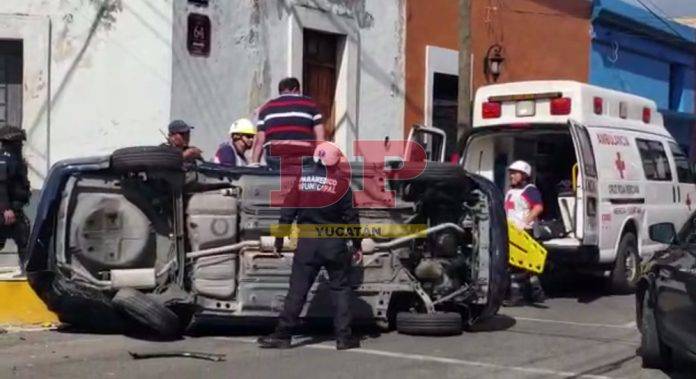 Conductor de Uber se pasó el alto y provocó volcadura