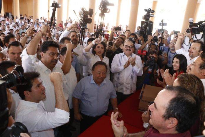 El PRI-nosaurio armó pachanga