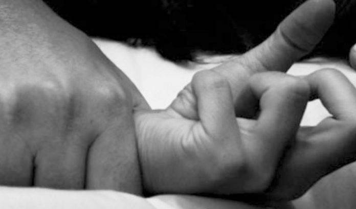 Acepta abuso contra su hija, para evitar larga condena