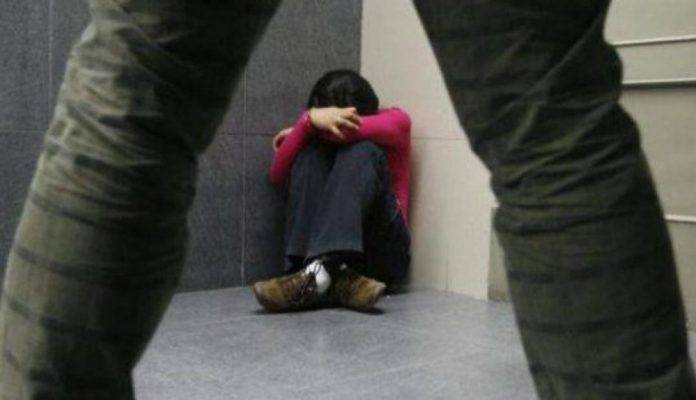 Mal padre abusó ocho años de su propia hija