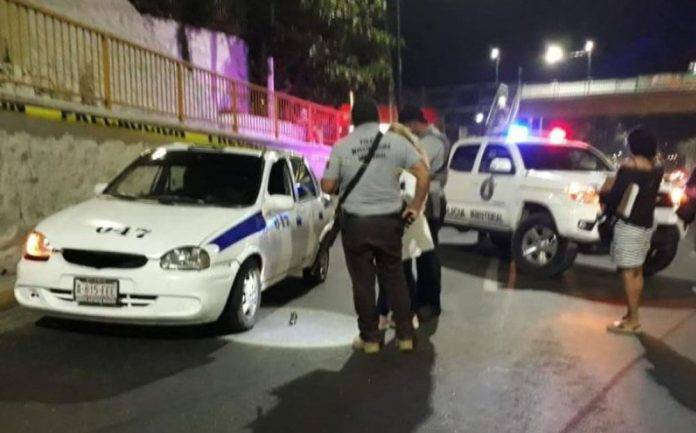 Encuentran pedacería humana dentro de un taxi