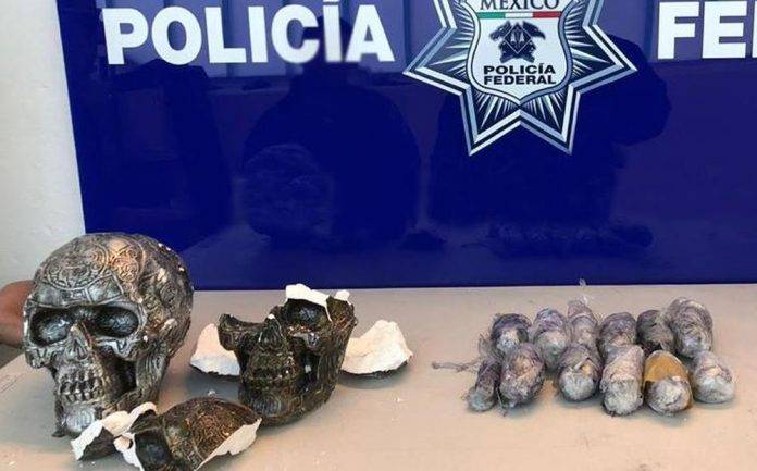 Aseguran droga escondida en dos cráneos de yeso