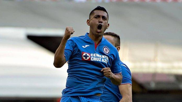 Elías Hernández fue certero de nuevo desde los 11 pasos y Cruz Azul ganó por primera vez como local en el torneo.