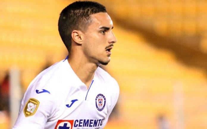 Eustaquio, el más reciente refuerzo de Cruz Azul, jugó esta noche.