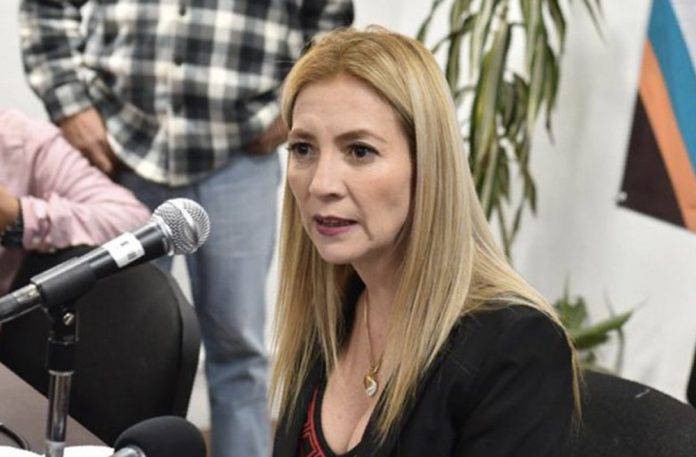 Diputada que sugirió toque de queda para mujeres se retracta
