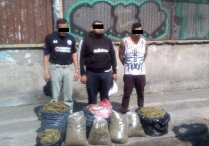 Revisaron las bolsas que cargaban y estaban repletas de mariguana