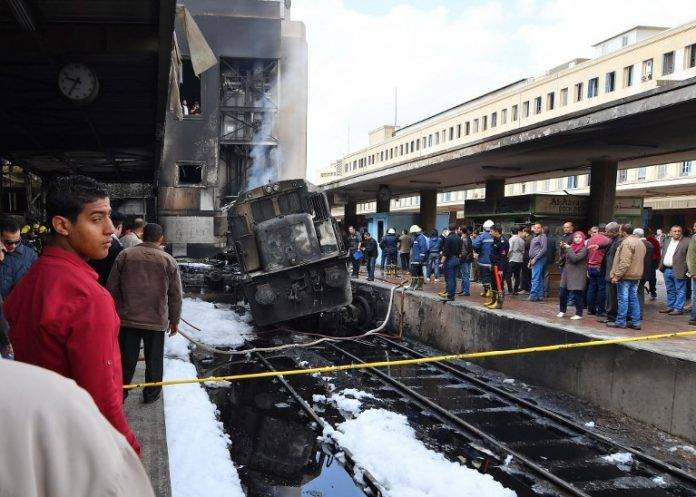 Accidente en estación de tren deja 20 muertos en El Cairo