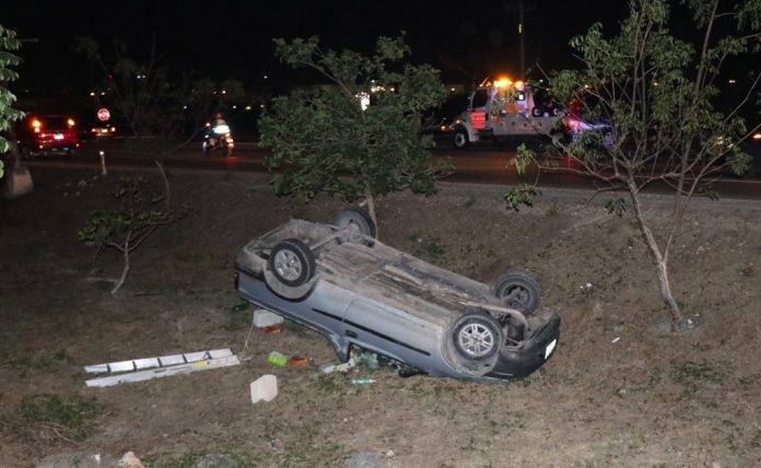 El conductor de una camioneta Chevy se salvó de acabar hospitalizado, sólo porque tenía puesto el cinturón de seguridad.