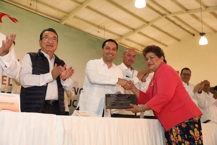 Apuesta Vila al diálogo con obreros