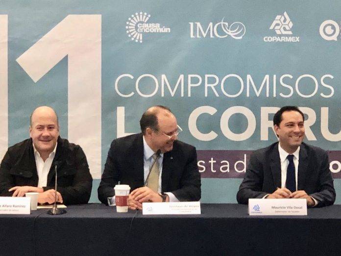 En el encuentro realizado ayer en la Ciudad de México, el titular del Poder Ejecutivo, acompañado del presidente nacional de la Coparmex, Gustavo A. de Hoyos Walther, afirmó que en los primeros cuatro meses de su gestión se han emprendido medidas puntuales que promueven la gobernanza y la participación ciudadana para transformar a Yucatán. ************************************ Combate Vila prácticas corruptas Al participar en la mesa técnica de seguimiento a los “11 Compromisos Contra la Corrupción- Coparmex”, el gobernador Mauricio Vila Dosal reiteró que, como desde el día uno, en su administración es prioridad el combate frontal a esta práctica y la impunidad, así como hacer realidad mejores acciones en materia de transparencia y rendición de cuentas. Los “11 Compromisos Contra la Corrupción” fueron firmados por el mandatario el 30 de mayo de 2018 durante su campaña a la gubernatura del estado, con lo que se sumó a esta iniciativa promovida por la Confederación Patronal de la República Mexicana (Coparmex), junto con Transparencia Mexicana, el Instituto Mexicano para la Competitividad (IMCO), Mexicanos Contra la Corrupción y la Impunidad y Causa en Común, que inicio en 2017 y se repitió en el proceso de elecciones locales del año pasado. En el encuentro realizado ayer en la Ciudad de México, el titular del Poder Ejecutivo, acompañado del presidente nacional de la Coparmex, Gustavo A. de Hoyos Walther, afirmó que en los primeros cuatro meses de su gestión se han emprendido medidas puntuales que promueven la gobernanza y la participación ciudadana para transformar a Yucatán. “La sociedad de nuestro país y la de Yucatán exigen acciones para combatir la corrupción y la impunidad. Por esto, desde el primer día iniciamos con acciones que ayudan a combatirlas y que forman parte de la agenda ciudadana que no sólo da credibilidad a nuestro gobierno, sino que también invita a la sociedad a participar activamente en la toma de decisiones”, aseveró en presencia de sus homólogos de Jalisco, Enrique Alfaro Ramírez, y de Guanajuato, Diego Sinhue Rodríguez Vallejo. En ese marco, el Gobernador recordó que como parte de su interés por encabezar una administración que dé prioridad a estas temáticas, su primer acto oficial fue la instalación del Consejo Consultivo del Presupuesto y Ejercicio del Gasto del Gobierno del Estado de Yucatán el cual está integrado mayormente por ciudadanos y no por funcionarios. “Este Consejo permite establecer un canal de comunicación directa con la sociedad con el fin de fomentar la rendición de cuentas vertical, horizontal y diagonal entre los diversos actores; y con el fin de cumplir con estándares de datos abiertos, el Presupuesto de Egresos del Estado de Yucatán hoy se encuentra en datos abiertos así como los informes trimestrales y la cuenta pública”, señaló. En ese sentido, Vila Dosal indicó que acciones como ésta han derivado en resultados positivos que se pueden reflejar en importantes indicadores como el Índice de Información del Ejercicio del Gasto (IIEG) del IMCO, que evalúa el cumplimiento de la calidad de información sobre el ejercicio del gasto y en el cual estado cerró el cuarto trimestre de 2018 con una calificación de 88.9, es decir, 25 puntos más respecto al trimestre previo y heredo del Gobierno anterior. Necesitamos herramientas para que nos ayuden a tomar decisiones a largo plazo. Por eso estamos emprendiendo acciones para crear el Laboratorio de Datos del Sistema de Información Estadística y Geográfica de Yucatán (SIEGY), lo cual nos permitirá modificar la forma en la cual estructuramos los registros administrativos, a fin de tomar mejores decisiones en beneficio de nuestros ciudadanos, agregó. Para cumplir con los principios de máxima publicidad en todas las esferas gubernamentales, indicó, se iniciará un proyecto con la Sociedad Civil Organizada, que busca transparentar el proceso de Obra Pública con los más altos estándares internacionales. Además, se fortalecerá la etapa de planeación de la inversión productiva mediante un Programa Especial de Infraestructura y Ordenamiento Territorial, identificando las necesidades prioritarias del estado para detonar el desarrollo económico y bienestar de los yucatecos.