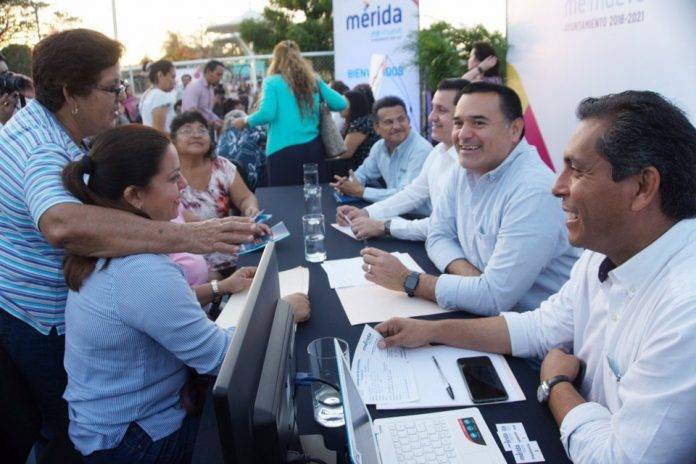 Reni lleva programas a colonias