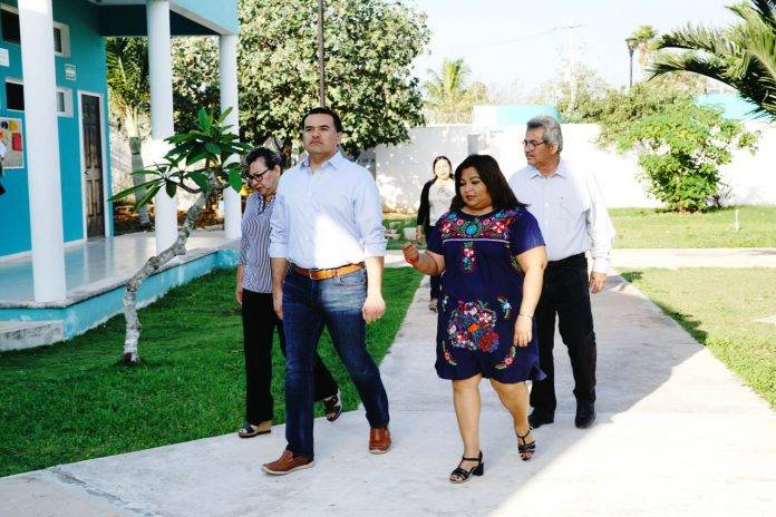 Reni atiende a mujeres víctimas de la violencia
