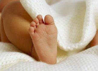Madre ‘emborracha’ a su bebé para bajarle la fiebre Madre 'emborracha' a su bebé para bajarle la fiebre