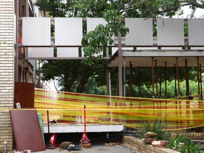 Derrumbe en secundaria deja 3 alumnos muertos y varios heridos