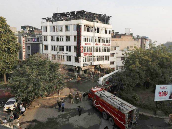 Incendio en hotel deja al menos 17 muertos en India